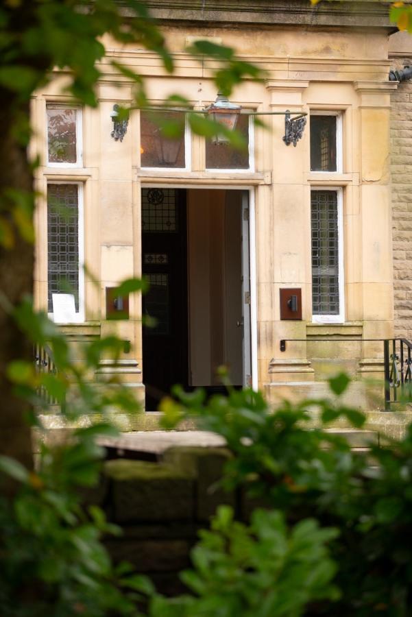 Durker Roods Hotel ฮัดเดอร์สฟิลด์ ภายนอก รูปภาพ